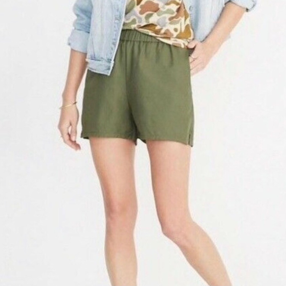 Madewell Pull On Shorts in Olive
